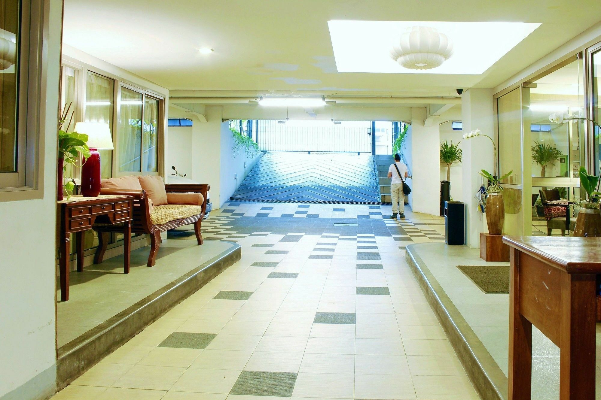 W Home Cikatomas Jakarta Buitenkant foto