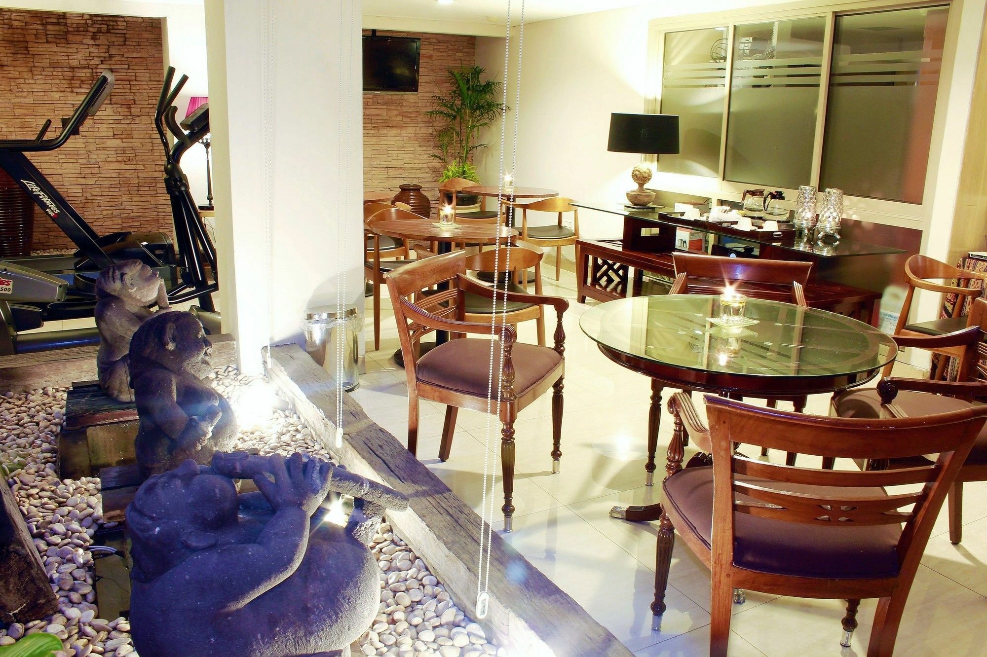 W Home Cikatomas Jakarta Buitenkant foto