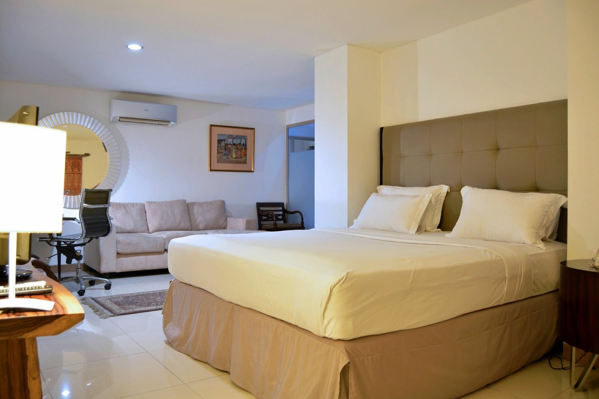 W Home Cikatomas Jakarta Buitenkant foto